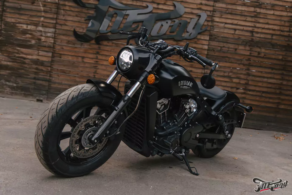 Окрасили детали мотоцикла Indian Scout в черный матовый цвет